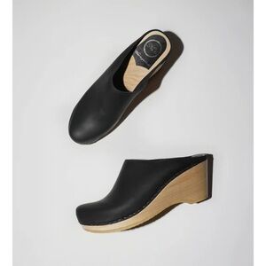 No. 6 “New School” wedge clog size 38